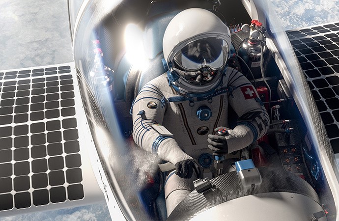 Pilot im SolarStratos mit SunPower Solarzellen an den Flügeln